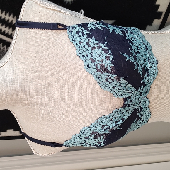 💕EUC Wacoal Brand Intimates Ladie's Embrace Lace Unlined Underwire Lace Bra, 34 - Picture 5 of 10